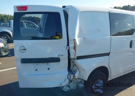 2015 Nissan Nv200 Sv z USA, uszkodzony, nr VIN 3N6CM0KN1FK713160